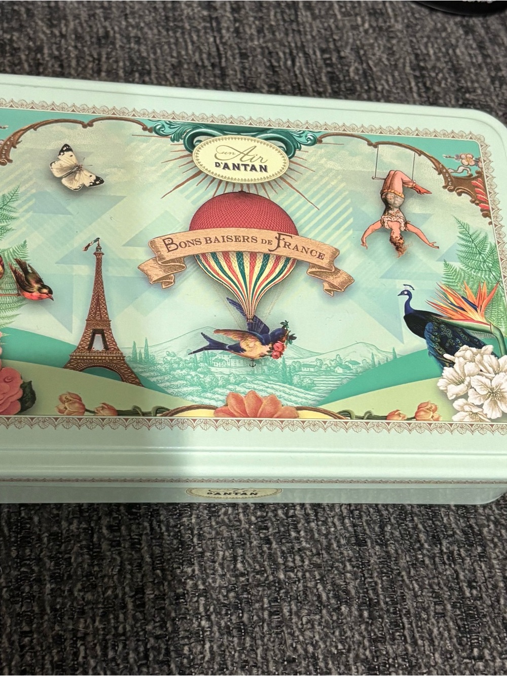 French Hand lotion set in decorative tin - Picture 6 of 7